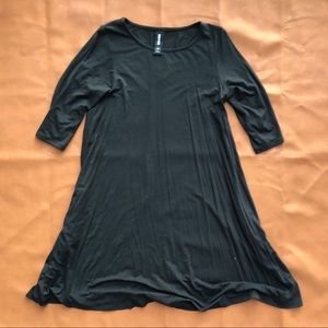 Agnes and Dora 3/4 Sleeve Black Swing Tunic